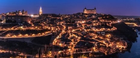 Night view of the city of Toledo