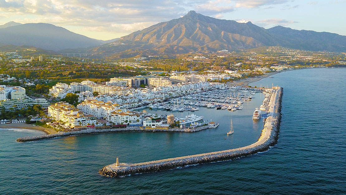 مارينا بويرتو بانوس، مالقة مارينا بويرتو بانوس، مالقة