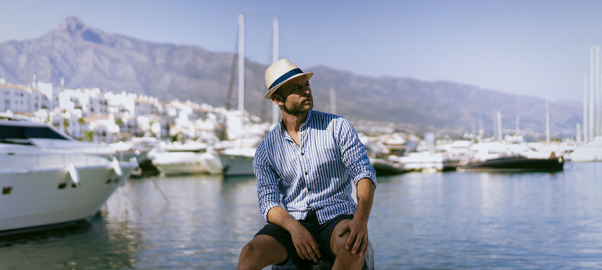 Tourist in the marina of Puerto Banús, Málaga Tourist in the marina of Puerto Banús, Málaga