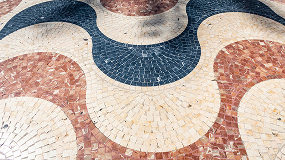 Ein Mosaik aus Tausenden kleiner Marmorplättchen