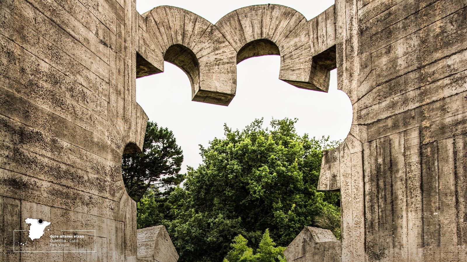 Gure Aitaren Etxea sculpture, Guernica