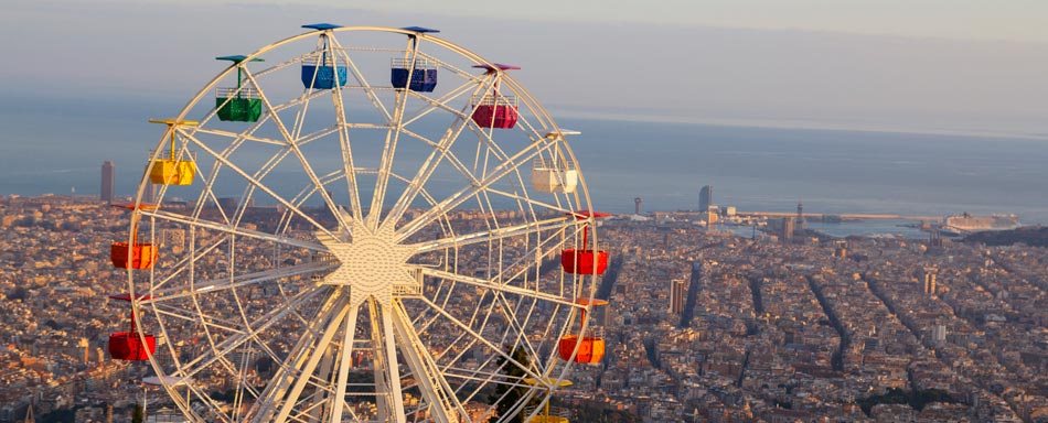 Noria del Tibidabo y vista panorámica de la ciudad