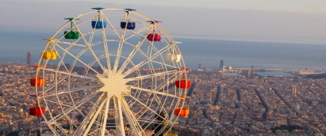 Ruota panoramica del Tibidabo e veduta della città