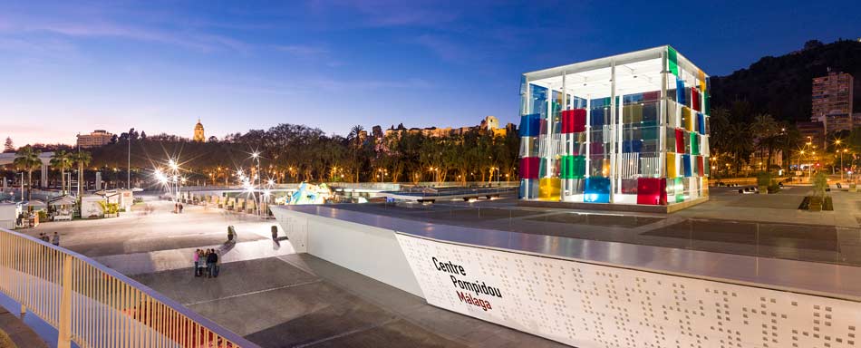 Vista nocturna del Centro Pompidou, Málaga