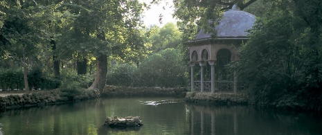 Cenador en el Parque María Luisa de Sevilla