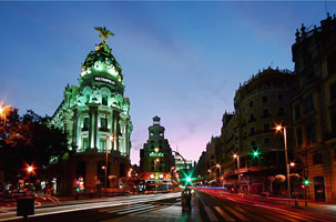 Widok ulicy Gran Vía w Madrycie
