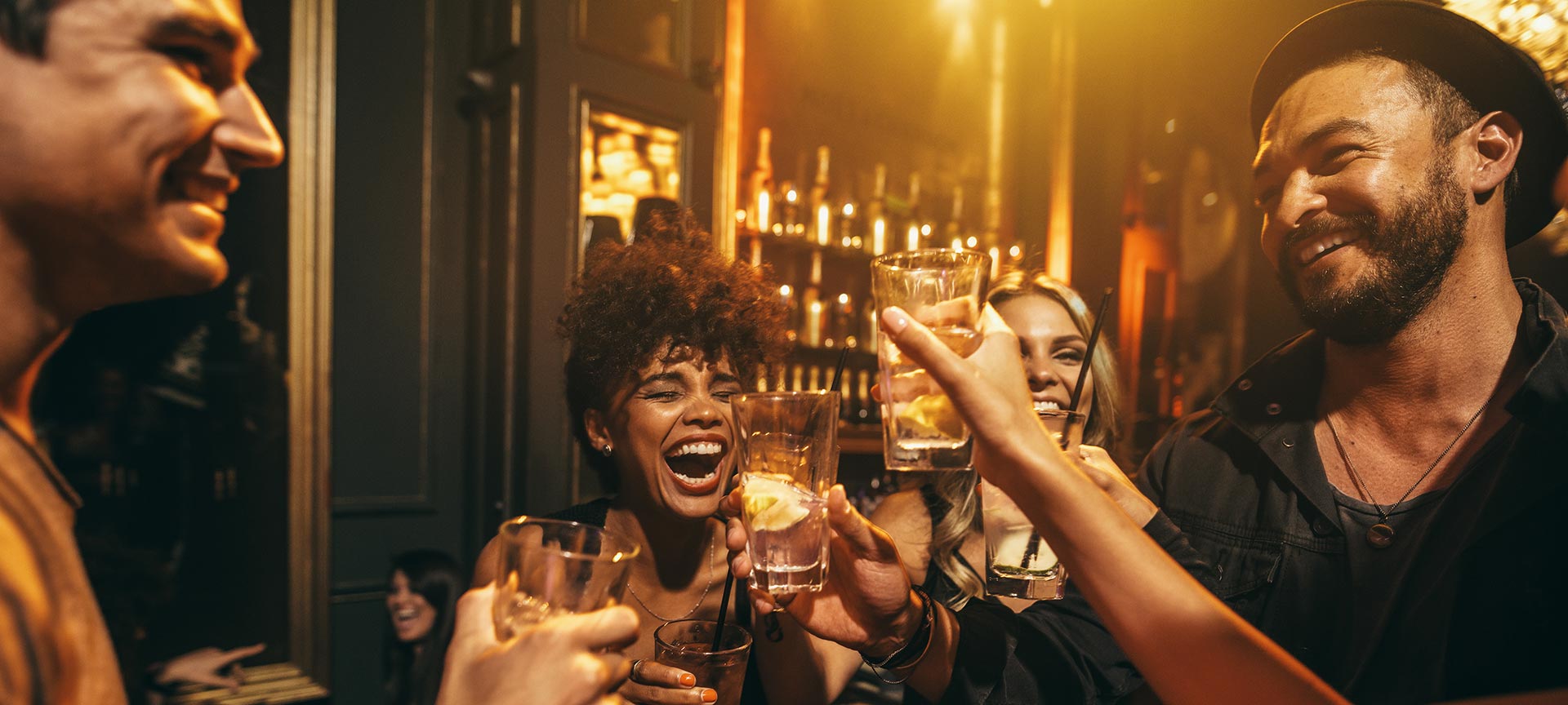 Jóvenes de fiesta