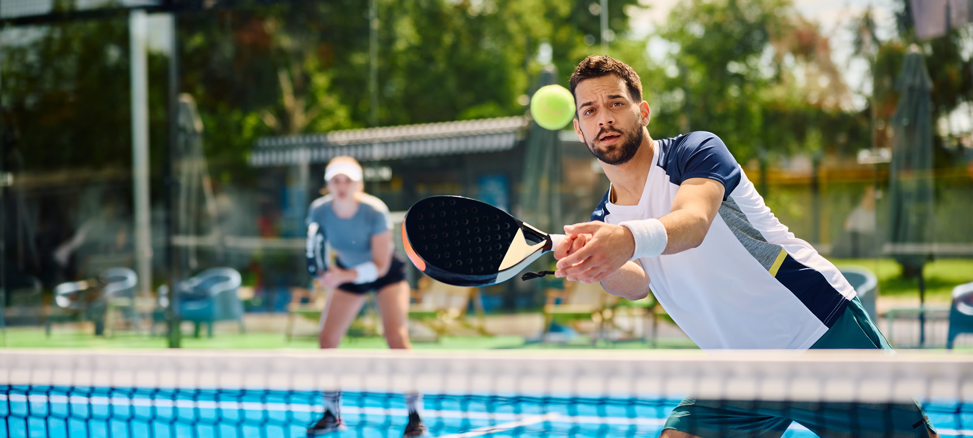 Padel-Tennisspieler im Freien Padel-Tennisspieler im Freien