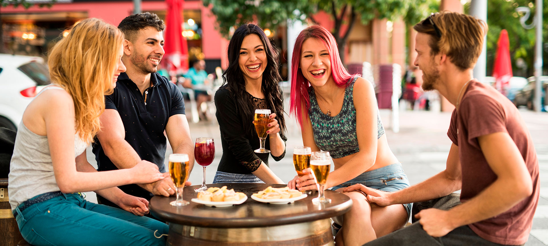 Turistas em um terraço