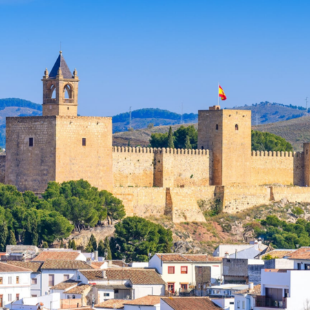 Widok na Alcazabę w Antequera w Maladze, Andaluzja