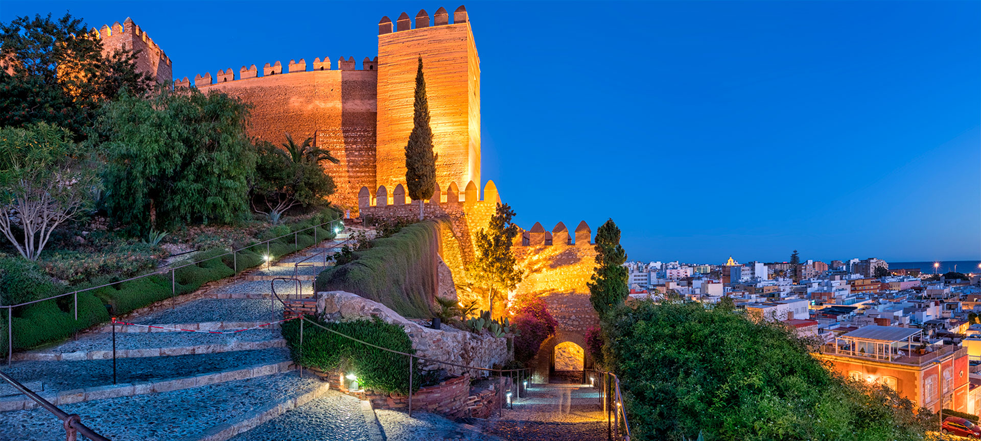 https://www.spain.info/export/sites/segtur/.content/imagenes/cabeceras-grandes/andalucia/alcazaba_almeria_s_628474310.jpg