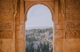 グラナダのアルハンブラ宮殿からのアルバイシンの眺め