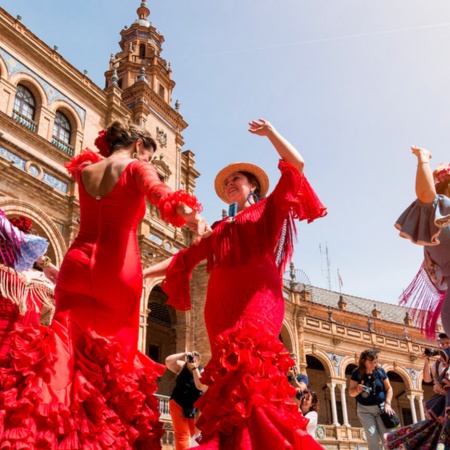 Pferdekutsche auf der Plaza de España in Sevilla