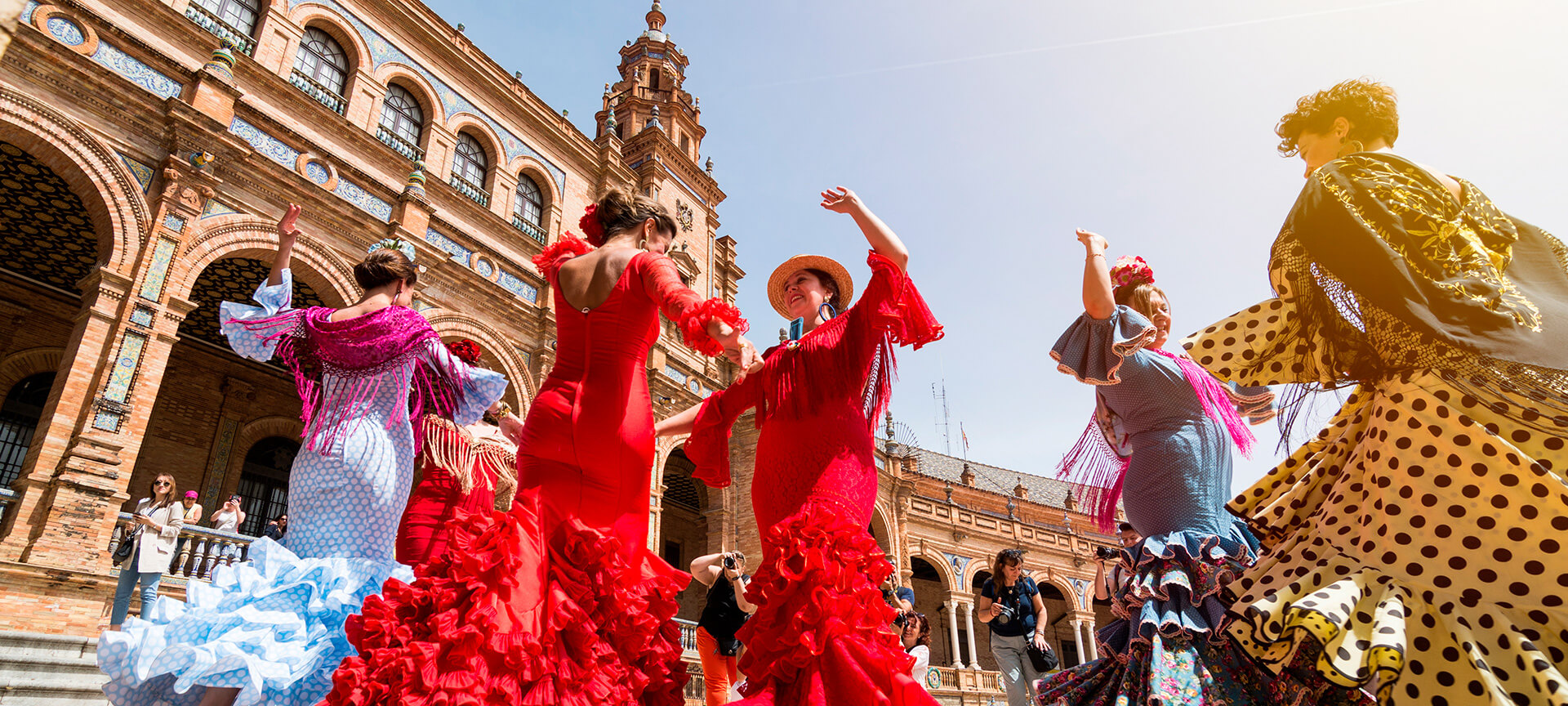 Tancerki flamenco na Plaza de España w Sewilli Tancerki flamenco na Plaza de España w Sewilli