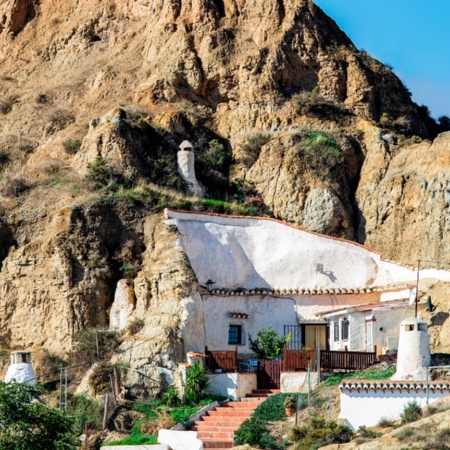 Vista de una casa cueva de Guadix en Granada, Andalucía