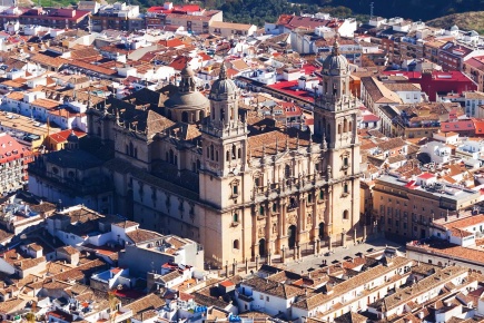 Widok z lotu ptaka na katedrę w Jaén (Andaluzja)