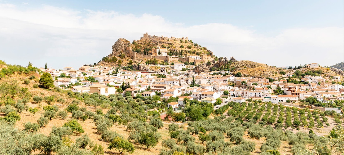 Vista de Moclín, Granada y de su castillo árabe