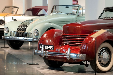 Innenräume des Automobil- und Modemuseums Málaga