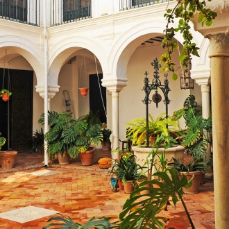 カルモナ市立博物館の中庭。セビージャ