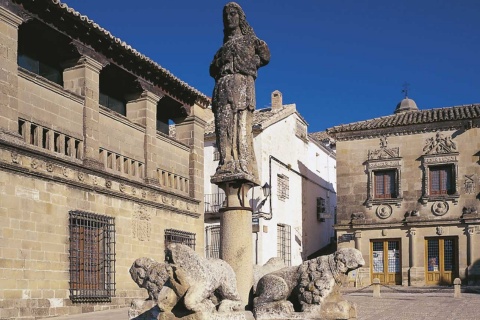 Plaza del Pópulo Square in Baeza 