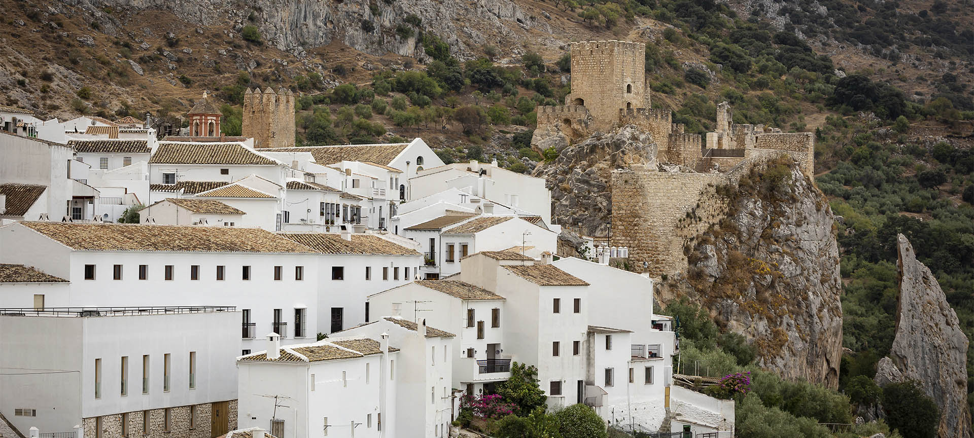 Panorama Zuheros (prowincja Kordoba, Andaluzja)