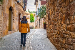 Turysta w Alquézar, Huesca