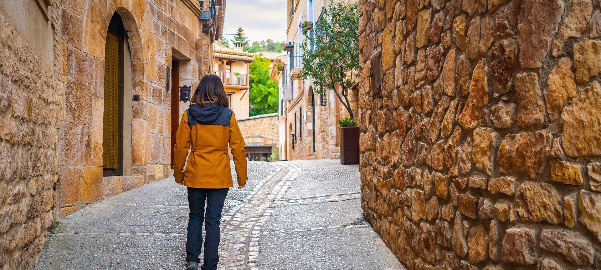 Tourist in Alquézar, Huesca Tourist in Alquézar, Huesca