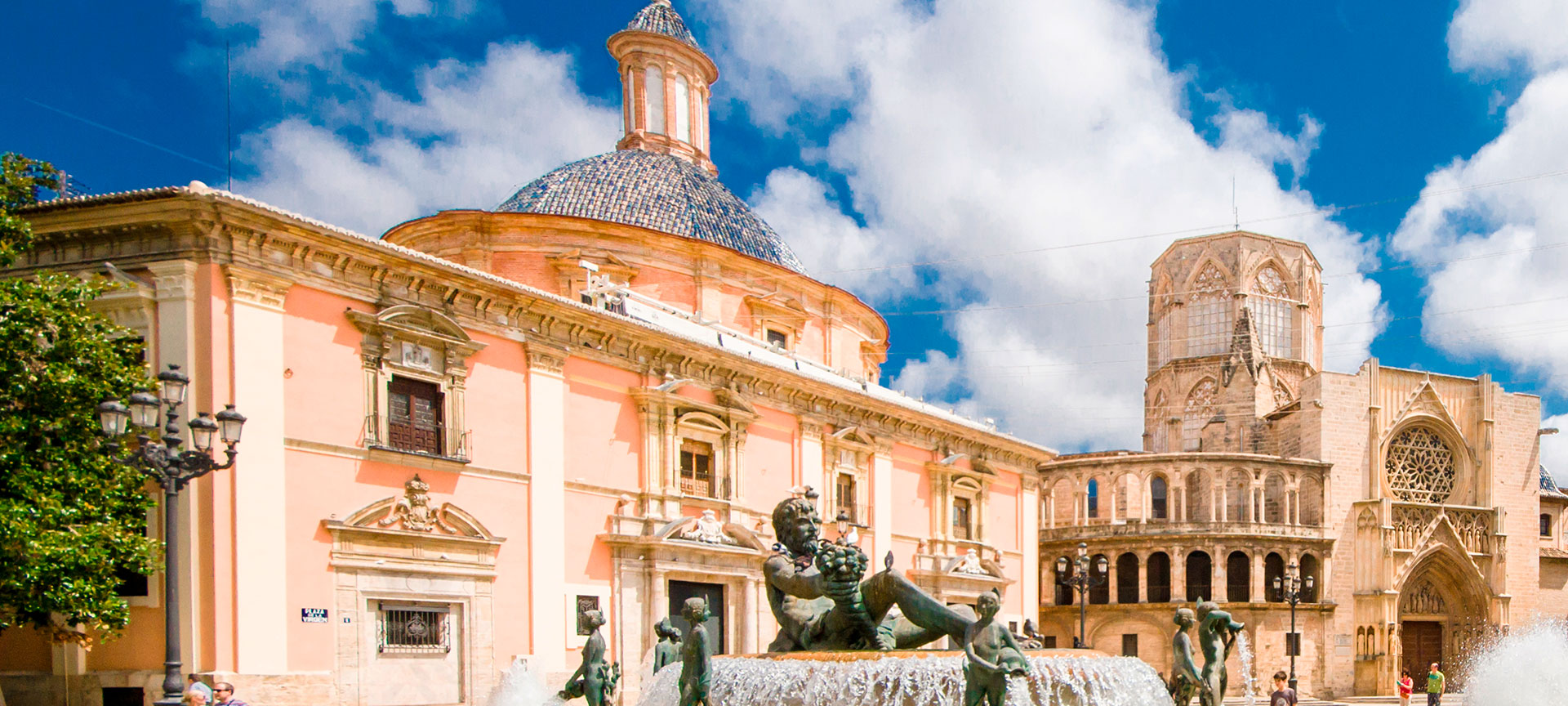 Basílica de la Virgen de los Desamparados. Valencia Basílica de la Virgen de los Desamparados. Valencia