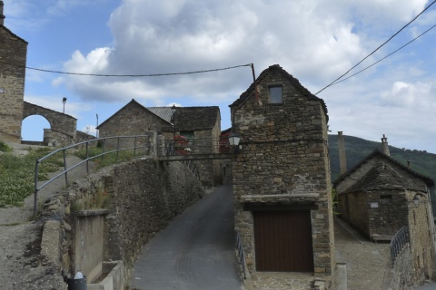 Quartier de l’église de Castiello de Jaca (province de Huesca, Aragon)