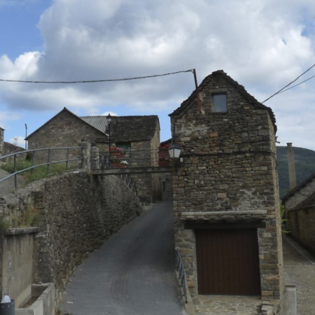 Bairro da igreja de Castiello de Jaca (Huesca, Aragão)