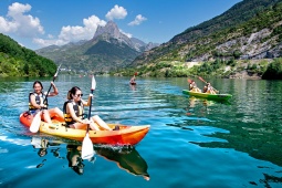 Lanuza reservoir and sports tourism in Sallent de Gállego. Huesca