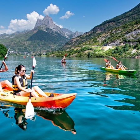Lanuza reservoir and sports tourism in Sallent de Gállego. Huesca