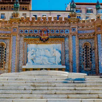 Escalier et fontaine des Amants de Teruel