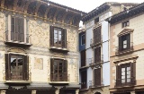 Fachadas decoradas de la Plaza Mayor de Graus (Huesca, Aragón)