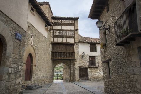 Brama Portal de las Monjas de Mirambel w Teruel (Aragonia)