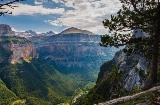 Widok na Ordesa i Monte Perdido w parku narodowym o tej samej nazwie. Huesca