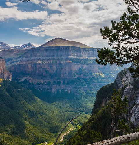 Vista de Ordesa e Monte Perdido no Parque Nacional do mesmo nome. Huesca
