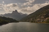Jezioro w Sallent de Gállego, w Huesca (Aragonia)