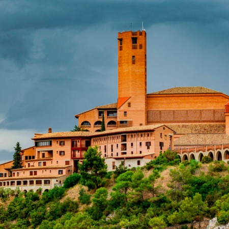 Vue générale du Sanctuaire de Torreciudad à Huesca