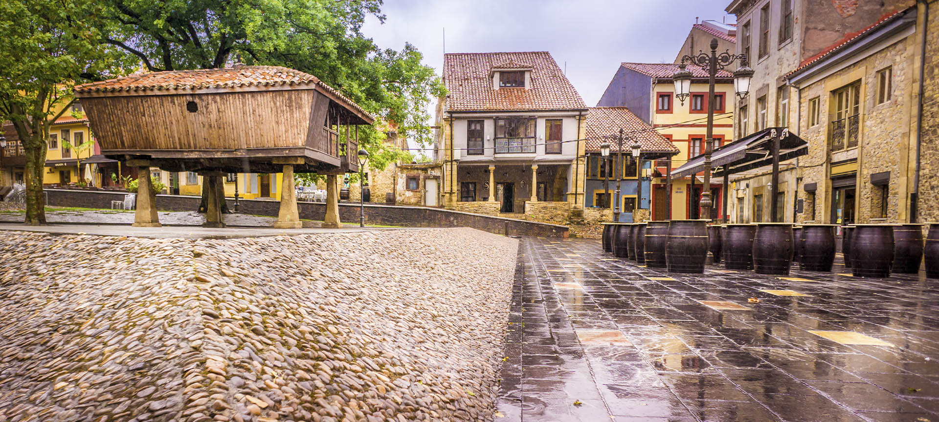 Plaza de Carbayedo beach in Avilés (Asturias)