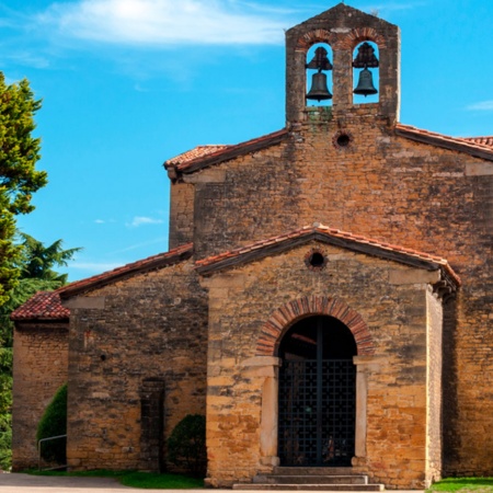 Igreja San Julián de los Prados. Oviedo. Astúrias.