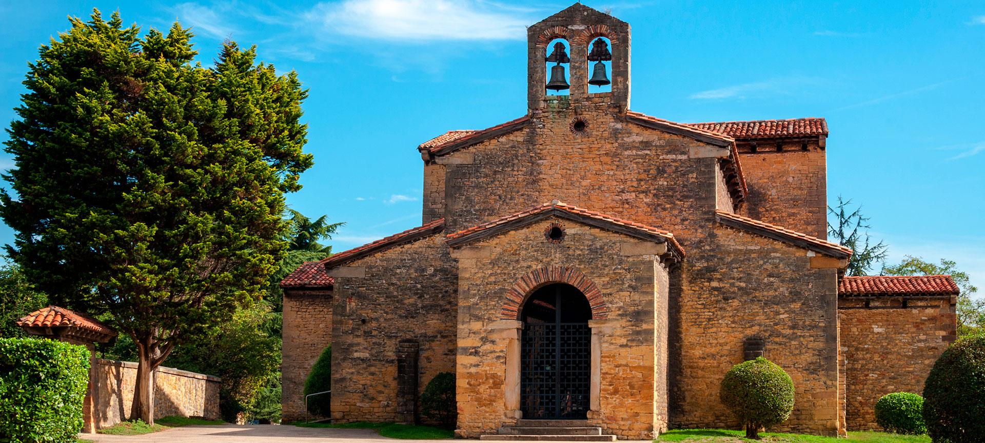 Iglesia de San Julian de Prados. Oviedo. Asturias. Iglesia de San Julian de Prados. Oviedo. Asturias.
