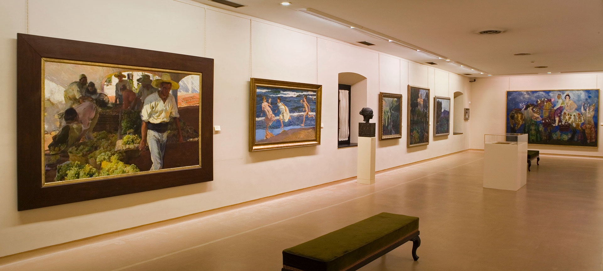 Sala Oviedo no Museu de Belas Artes de Astúrias Sala Oviedo no Museu de Belas Artes de Astúrias