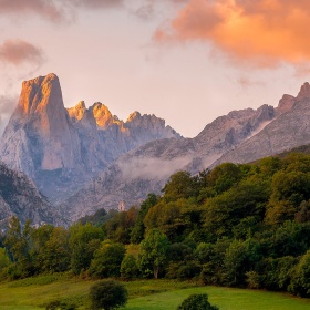Naranjo de Bulnes o Picu Urriellu, en los Picos de Europa, Asturias Naranjo de Bulnes o Picu Urriellu, en los Picos de Europa, Asturias