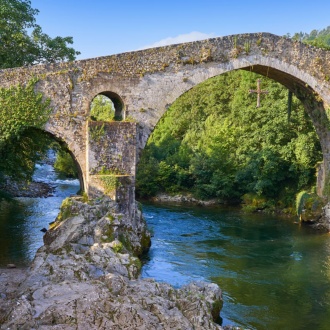 Puente Romano sobre el río Sella. Cangas de Onís