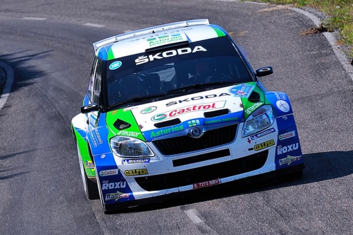 Coche participante durante el Rally Princesa de Asturias en Oviedo