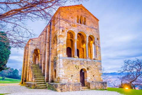 Kirche Santa María del Naranco, Oviedo