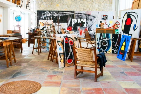 Innenraum des Taller Sert, dem Atelier von Joan Miró in der Stiftung Pilar und Joan Miró in Palma de Mallorca, Balearen