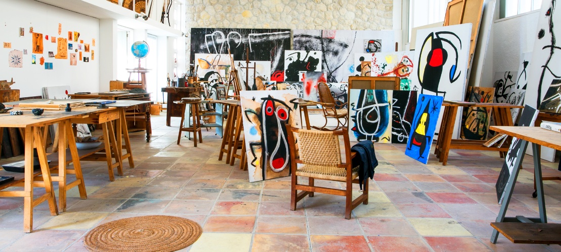 Innenraum des Taller Sert, dem Atelier von Joan Miró in der Stiftung Pilar und Joan Miró in Palma de Mallorca, Balearen