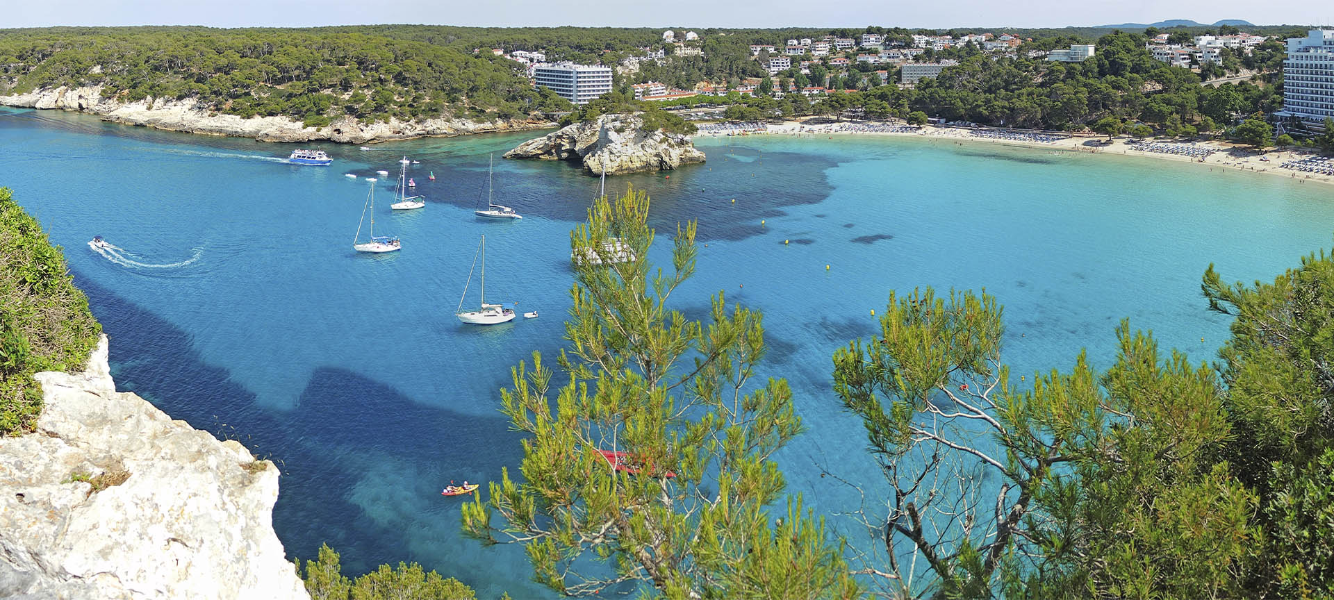 Cala Galdana w Ferreries (Minorka, Baleary)